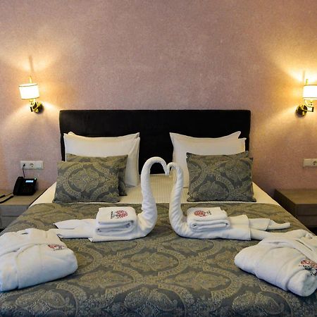 Hotel Magnolia In The City Centre Kutaisi Bagian luar foto