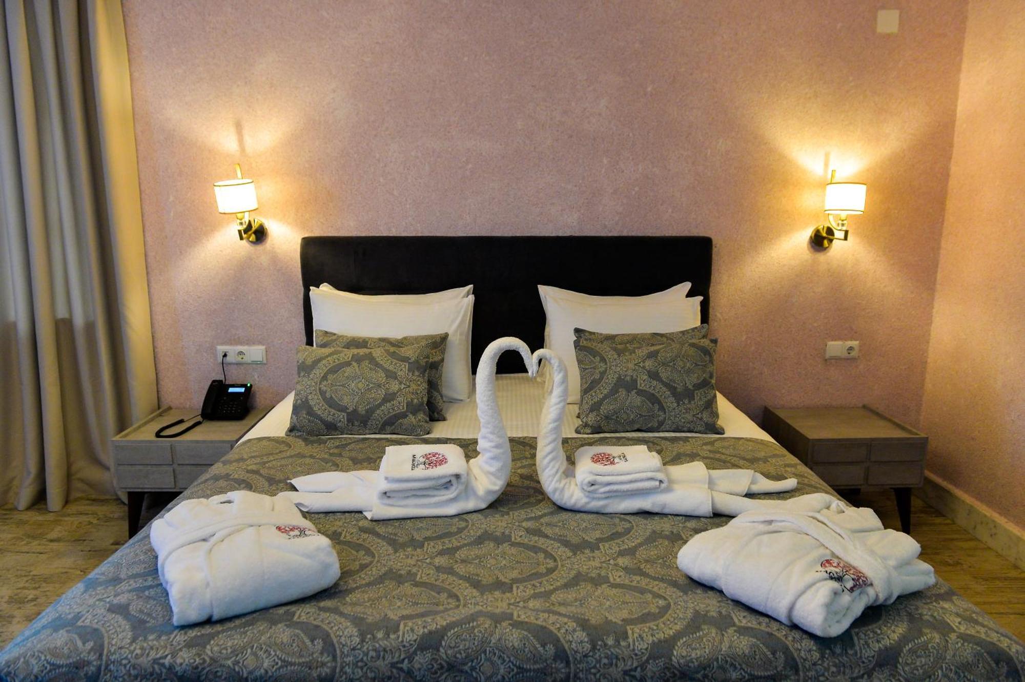 Hotel Magnolia In The City Centre Kutaisi Bagian luar foto