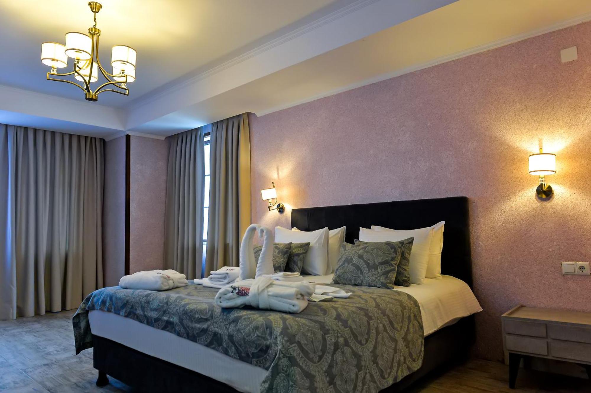 Hotel Magnolia In The City Centre Kutaisi Bagian luar foto