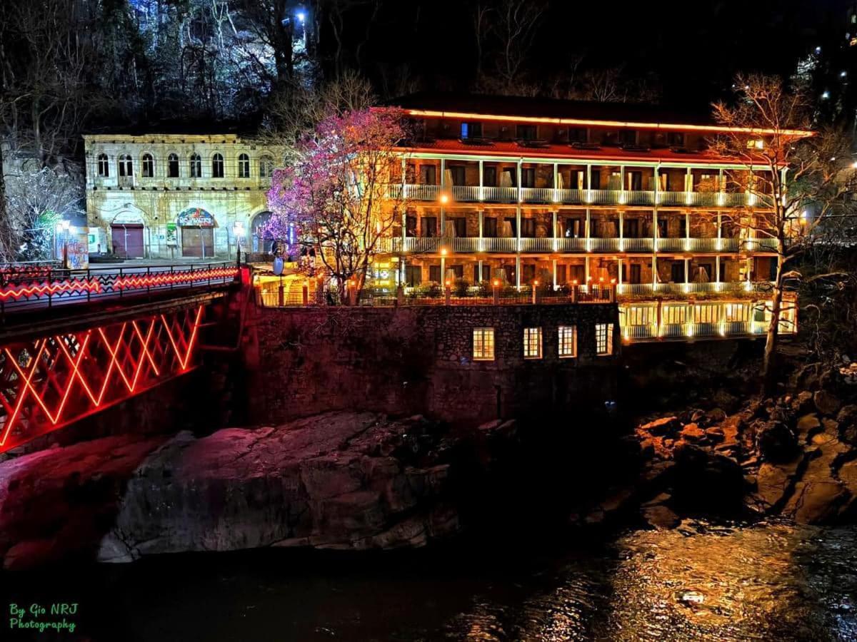 Hotel Magnolia In The City Centre Kutaisi Bagian luar foto