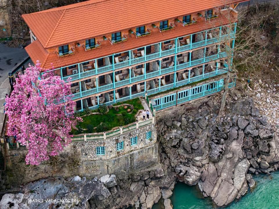 Hotel Magnolia In The City Centre Kutaisi Bagian luar foto