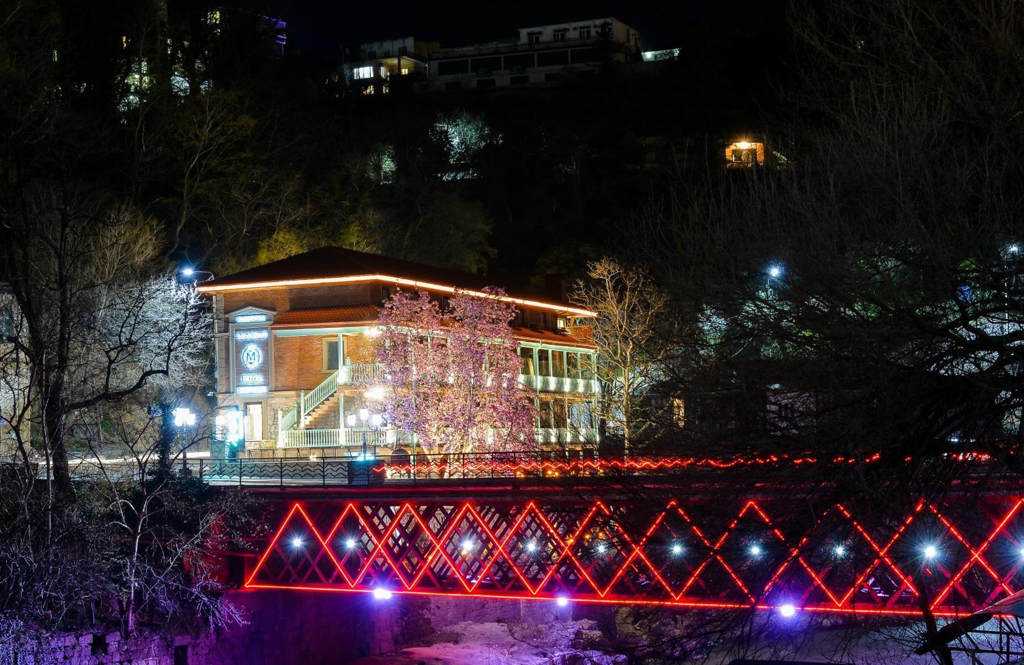 Hotel Magnolia In The City Centre Kutaisi Bagian luar foto
